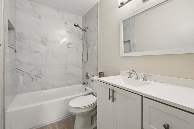 Building Photo - Beautifully updated and spacious 5-bedroom, 3.5-bath home for rent in the heart of Woodbridge