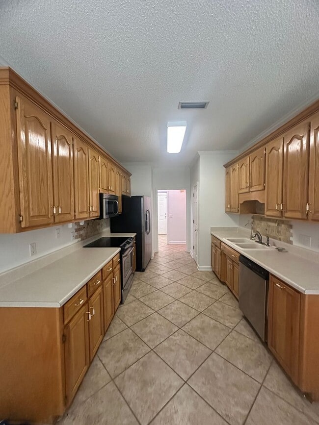 Building Photo - Tartan Pines Subdivision! Golf Course Comm...