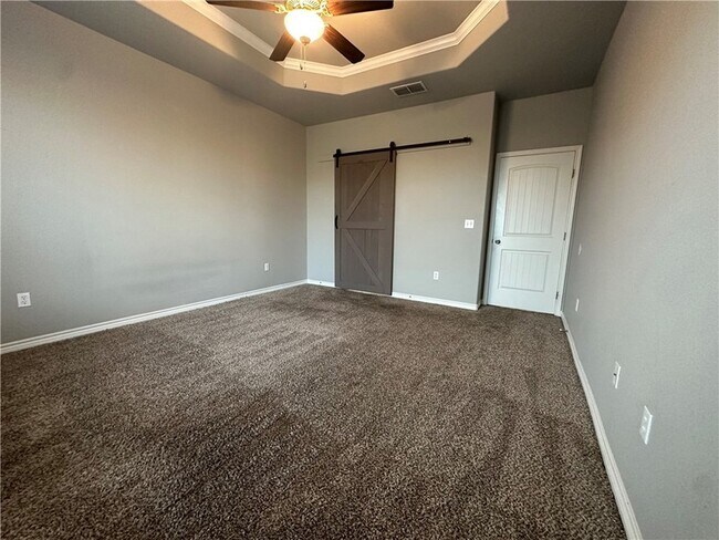 Building Photo - 1015 Santa Catalina St