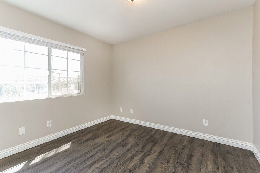 Building Photo - 7067 Salt Marsh Ct