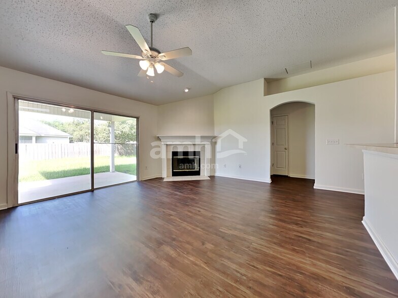 Building Photo - 11740 Crooked River Rd