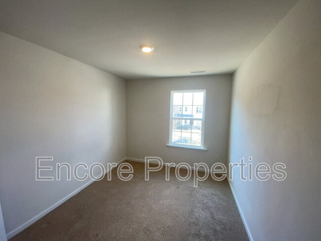 Building Photo - 35 March Crk Dr