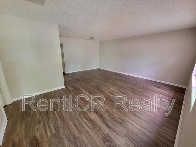 Building Photo - 500 N Mars Ave