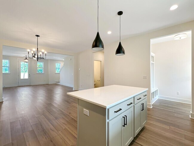 Building Photo - 258 Symphony Ave