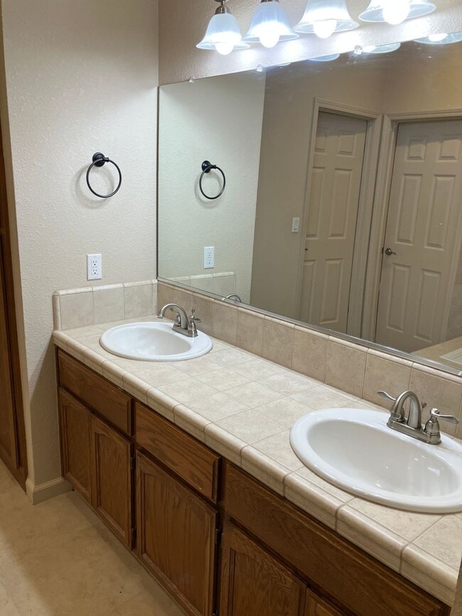 Building Photo - 2412 Alexia Way