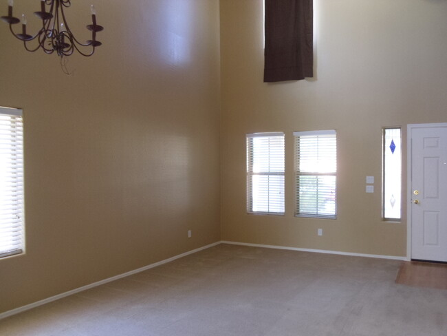 Building Photo - COMING SOON! 4 Bed 3 Bath home with Golf C...