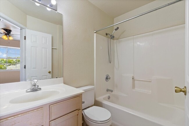 Building Photo - 887 Sagewood Trl