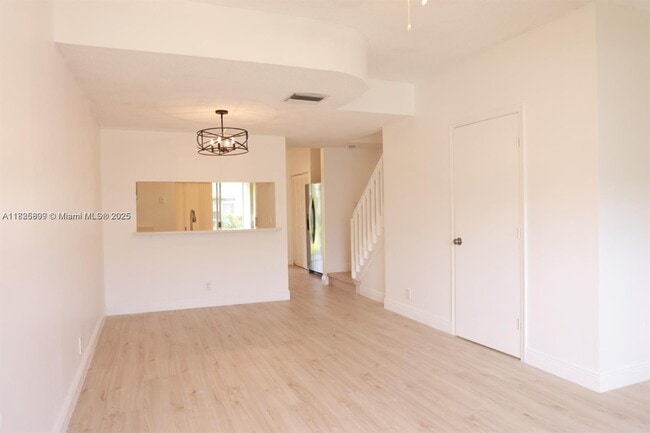 Building Photo - 16686 Hemingway Dr