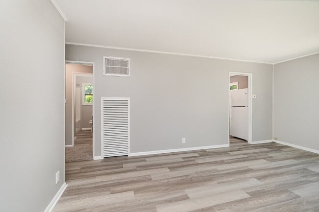 Building Photo - 2- Bedroom Single family home Only $1250/M...