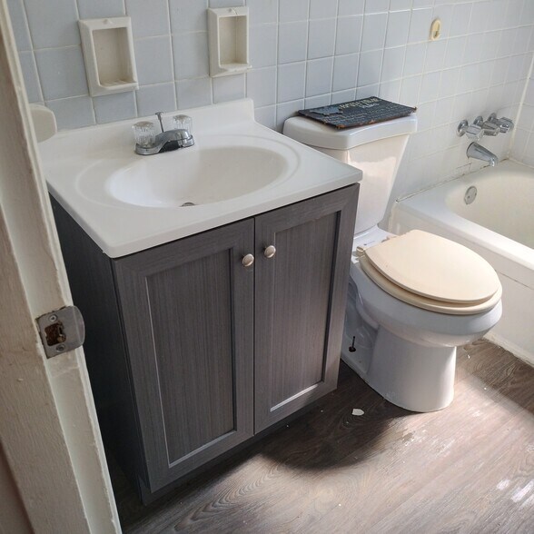Bathroom - 2501 Flanigan Ct