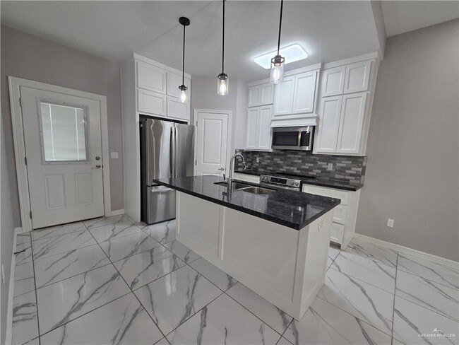 Building Photo - 6 6th St