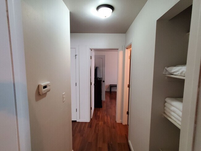 Building Photo - 37 W Thatcher St