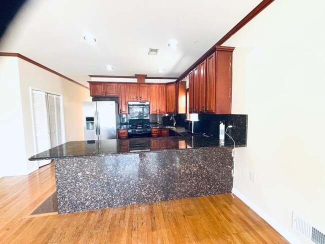 Building Photo - 30 Whitman Ave