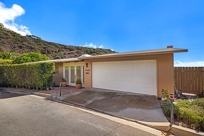 Building Photo - Mystic Hills Ocean View Home