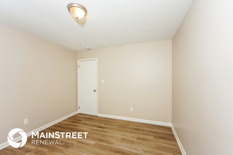 Building Photo - 1729 Tall Oak Cir