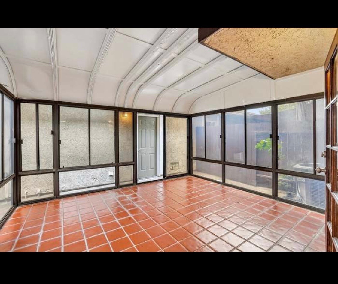 Building Photo - 15210 Shadybend Dr