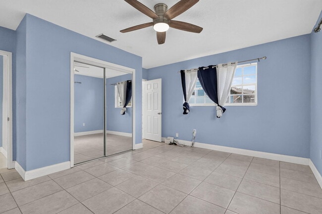 Building Photo - 2707 Bahama Dr