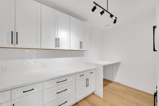 Building Photo - 15181 Frst Grv Dr