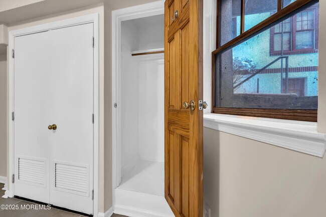 Building Photo - 218 2nd Ave