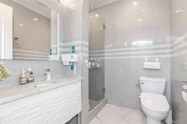 Building Photo - 66 Essex Rd