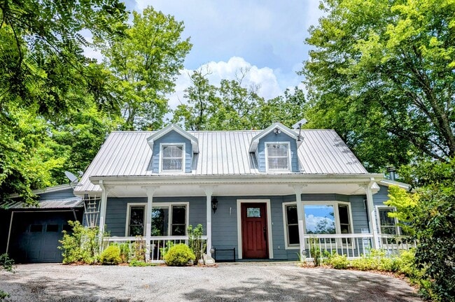 Building Photo - 524 Stornoway Dr