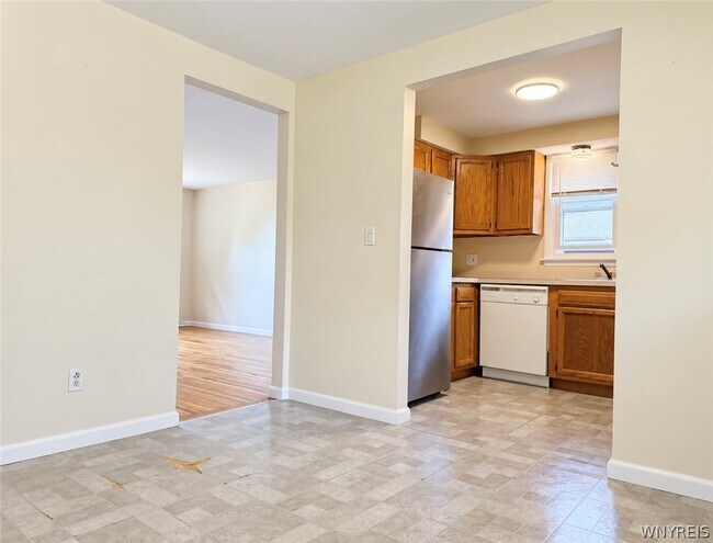 Building Photo - 220 Garden Pkwy