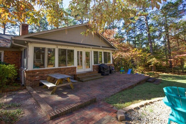 Building Photo - 209 Selkirk Trail