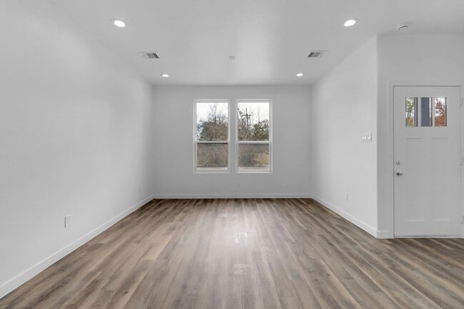 Building Photo - 106 Runnels St