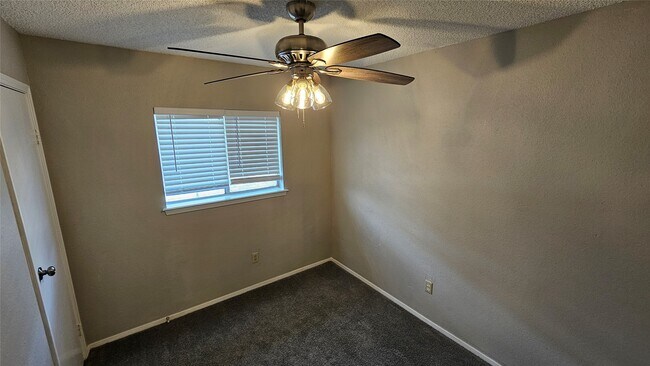Building Photo - 5210 Russelville Rd