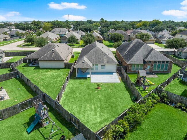 Building Photo - 3835 Raintree Village Dr