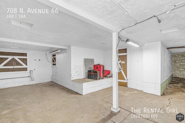 Building Photo - 708 N Avenue 66