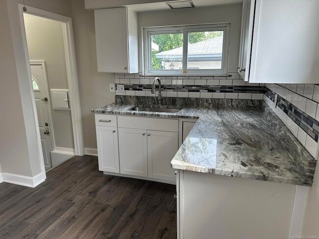 Building Photo - 26300 Fernwood St