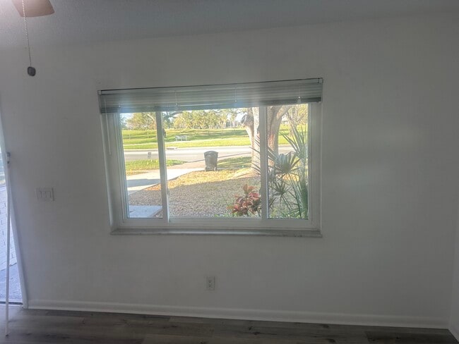 Building Photo - 732 62nd Ave N