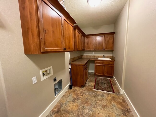 Building Photo - 2725 S Groom Way