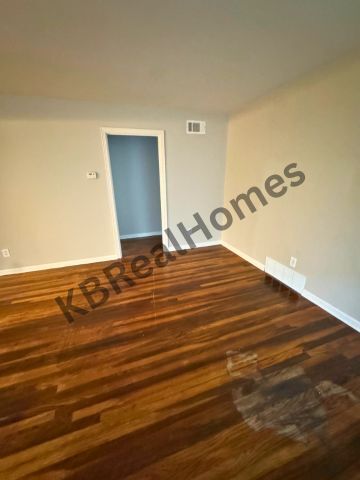 Building Photo - 1938 Gayle Ave