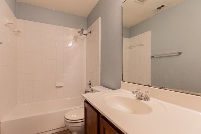 Building Photo - 8914 Walnut Springs