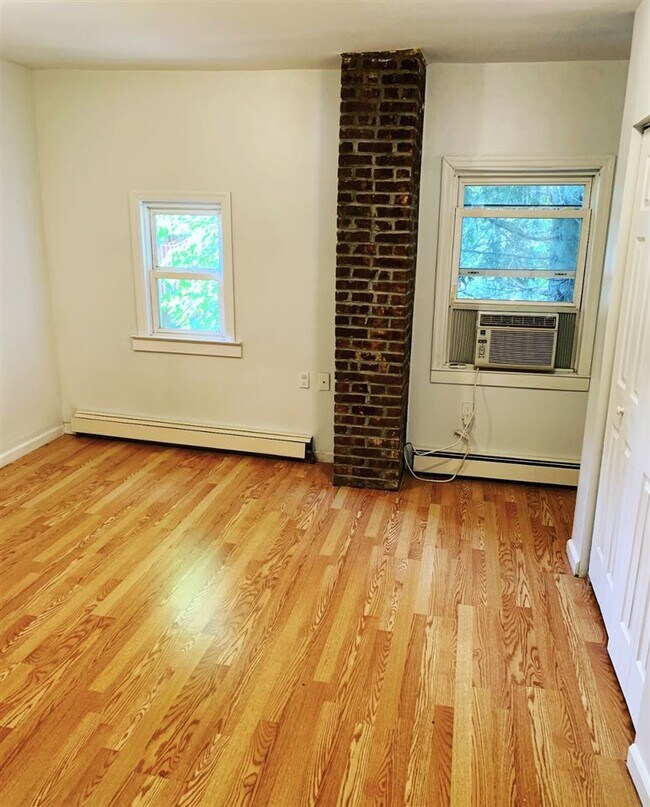 Building Photo - 4 Boltwood St