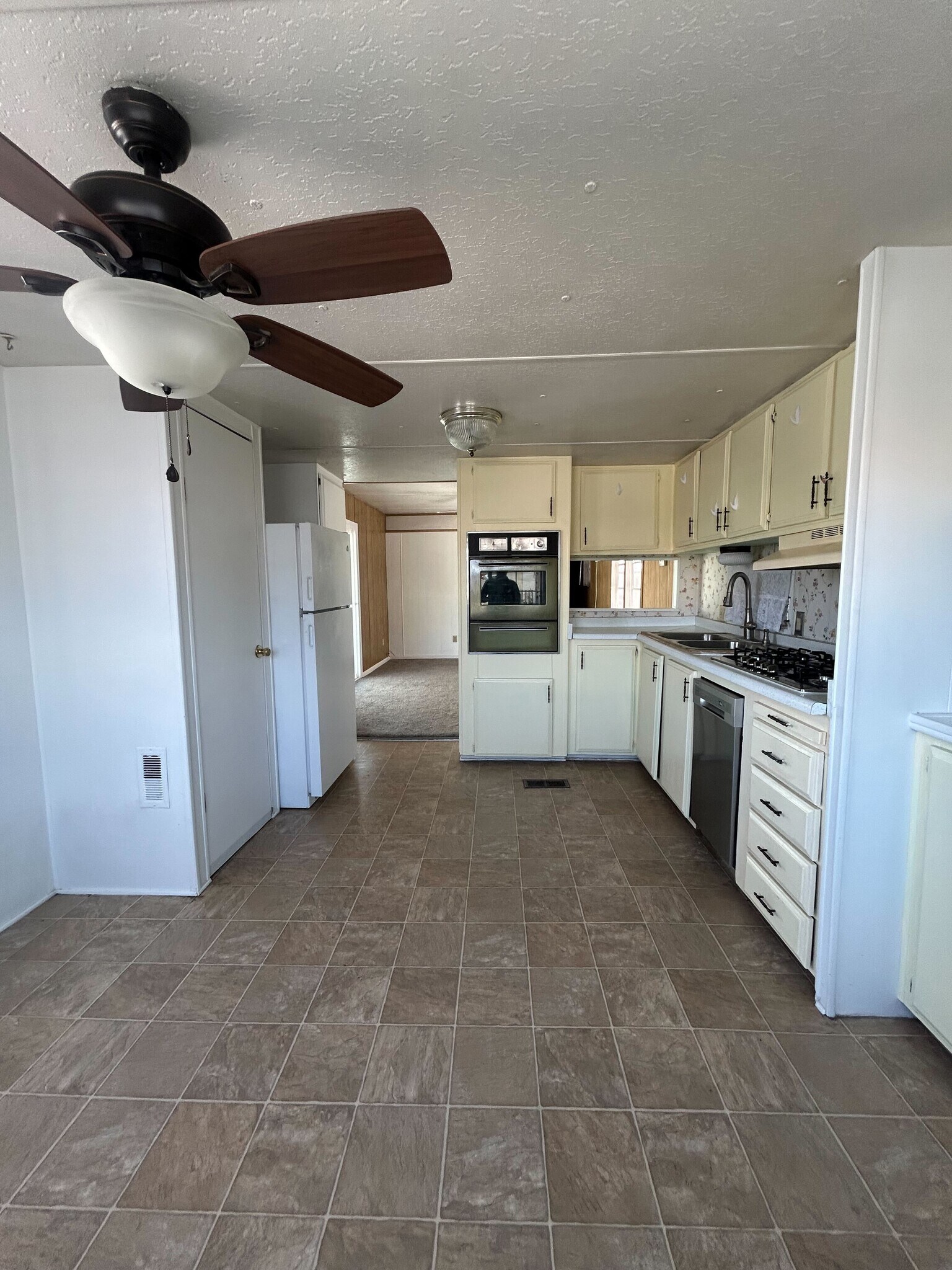 Building Photo - 3601 E Wyoming Ave