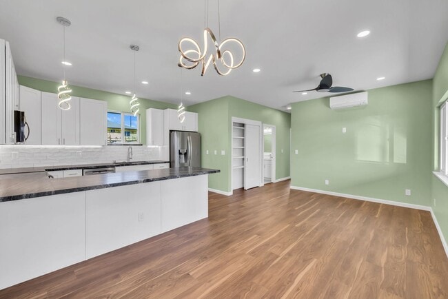 Building Photo - 1276 S Nahale Pl