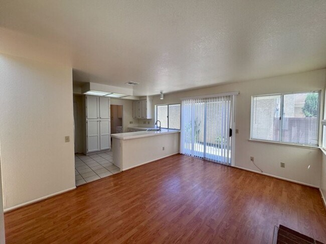 Building Photo - Spacious 3 Bedroom Home with High Ceilings...
