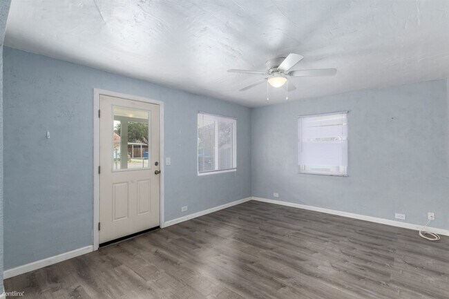 Building Photo - 2 br, 1 bath House - 1116 S Holbrook Ln