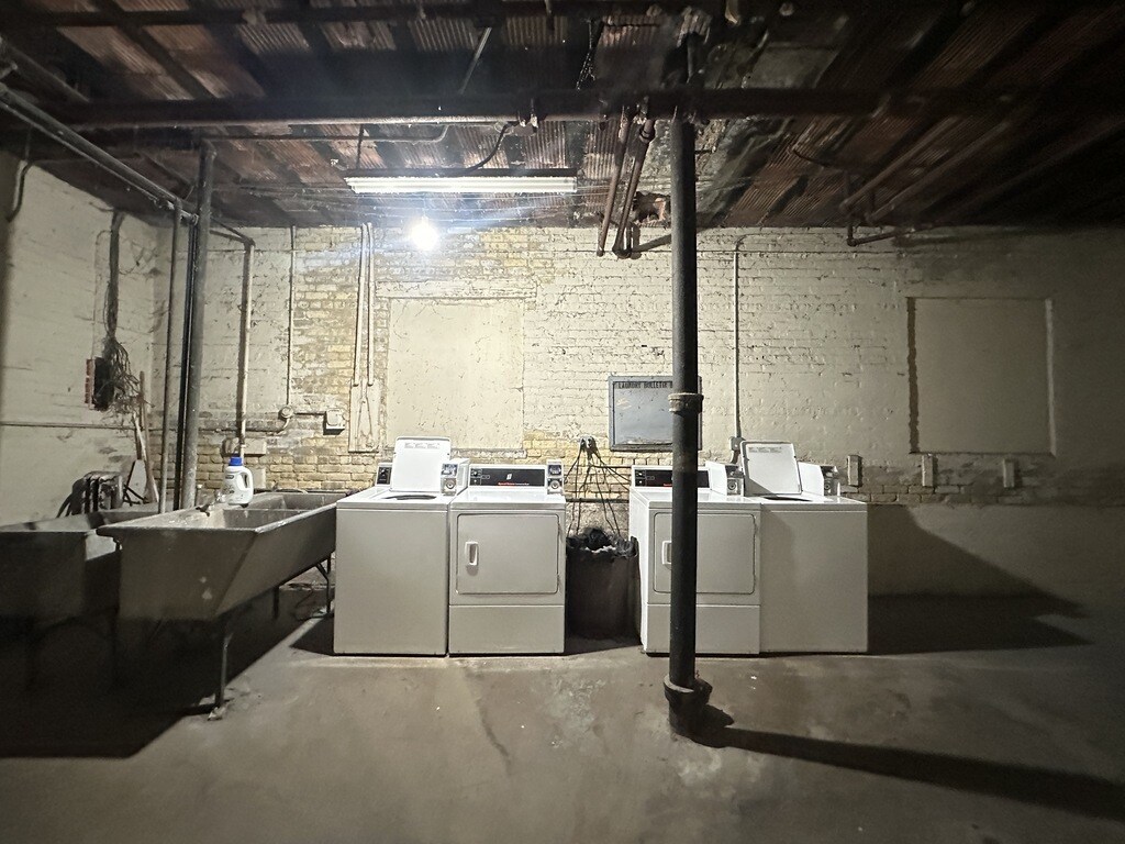 Building Photo - 6347 N Magnolia Ave