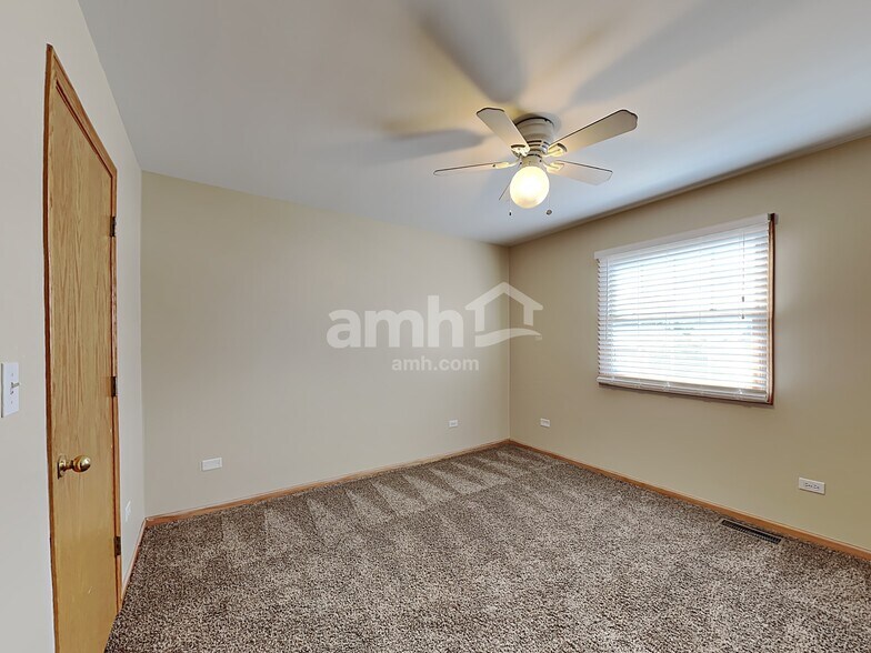 Building Photo - 302 Thames Dr