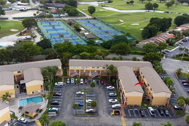 Building Photo - 6205 SW Kendale Lakes Cir