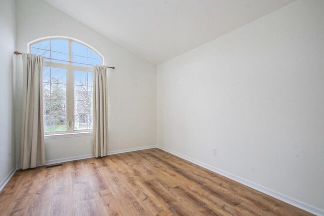 Building Photo - 5660 Versailles Ave