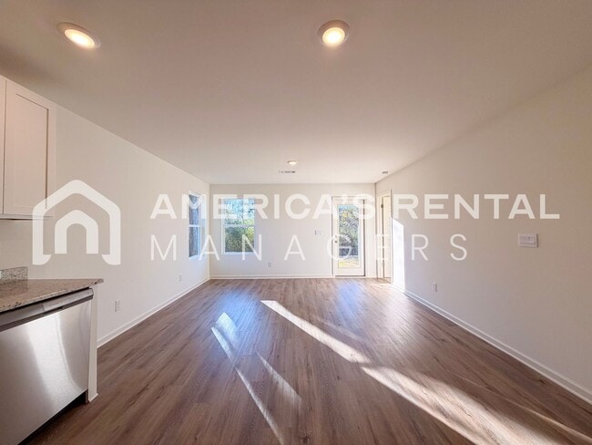 Building Photo - Coming Soon! Available to View NOW!!! DEPOSIT PENDING!!!