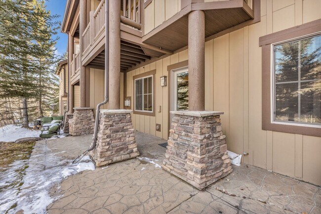 Building Photo - Canyon Links Townhomne