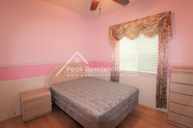 Building Photo - Very Nice 3bd/2ba With Bonus Room Elk Grove House with 2 Car Garage!