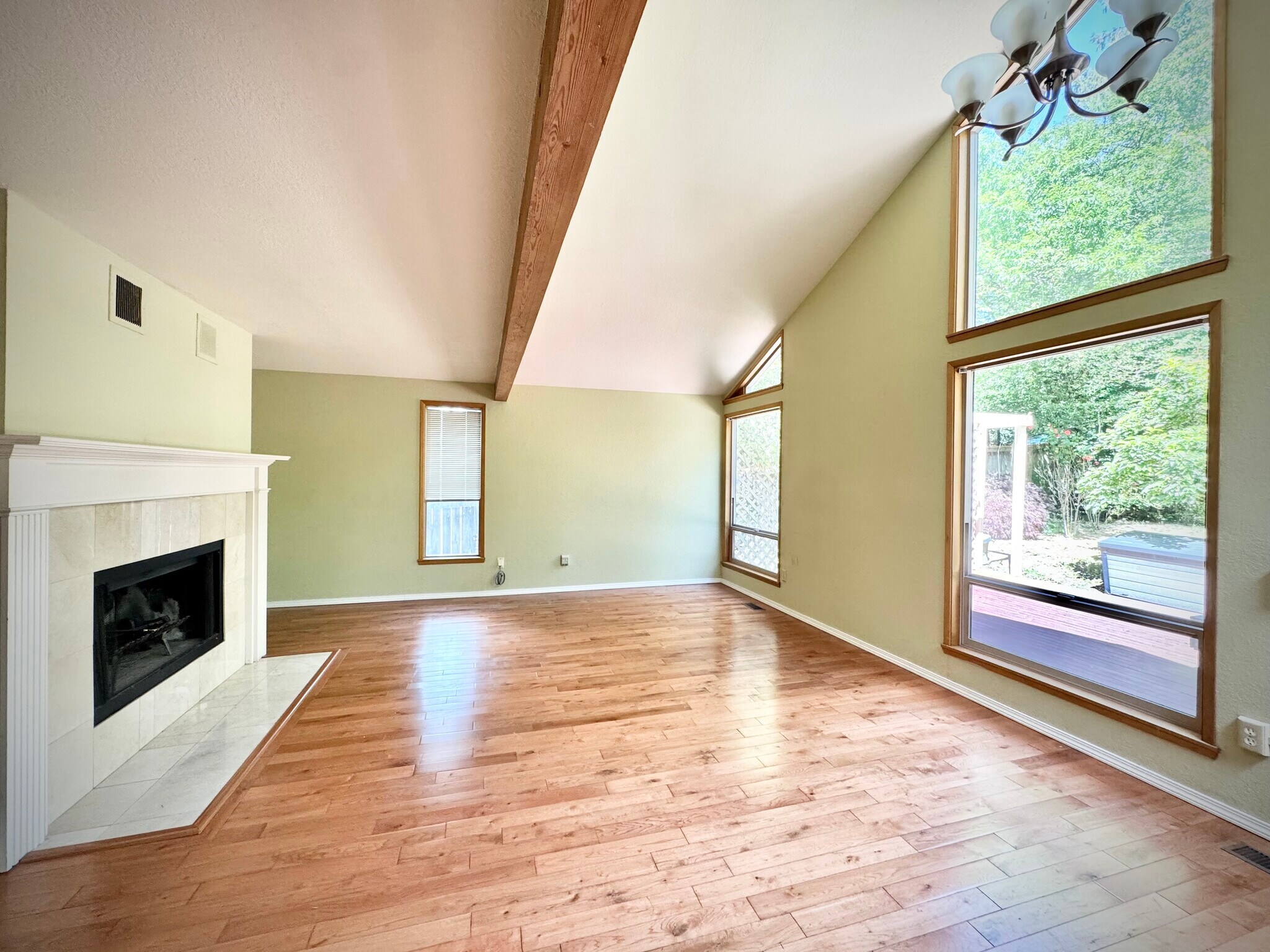 Building Photo - 14124 Phinney Ave N