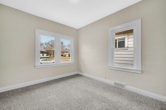 Building Photo - Large Home Totally Remodeled